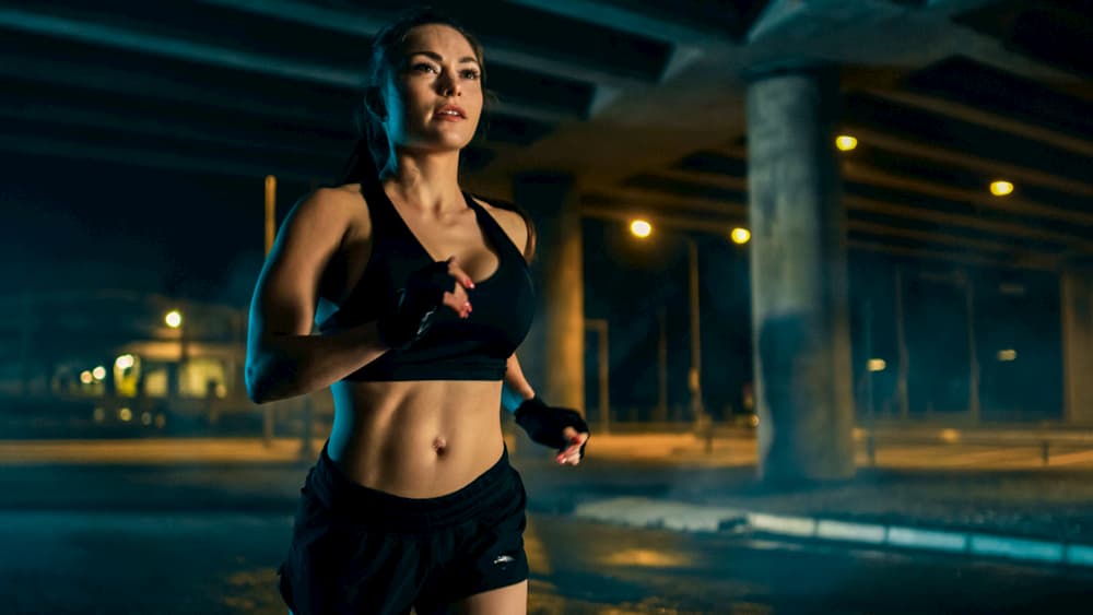 Running at night for weight loss has both good and bad points